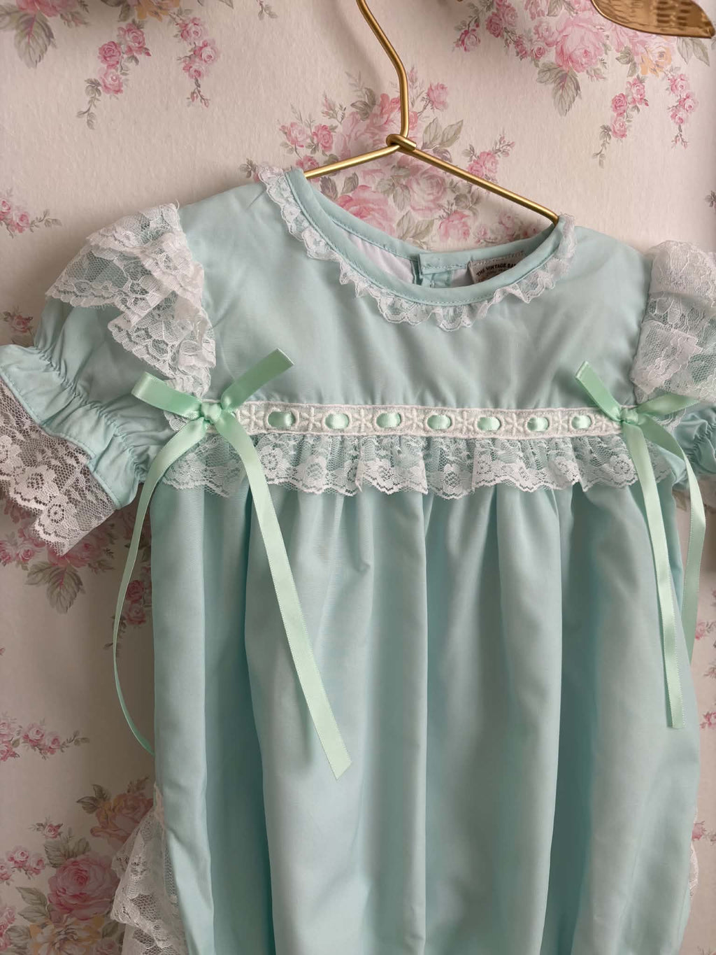 Mint to Be Heirloom Frilly bubble